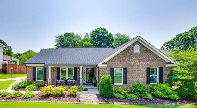 Photo of 12311 Bentcreek Ln, Matthews, NC 28105