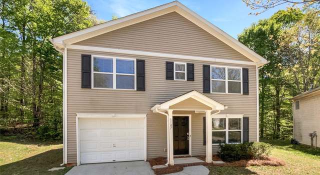 Photo of 1107 Stonehenge Ln, Charlotte, NC 28216