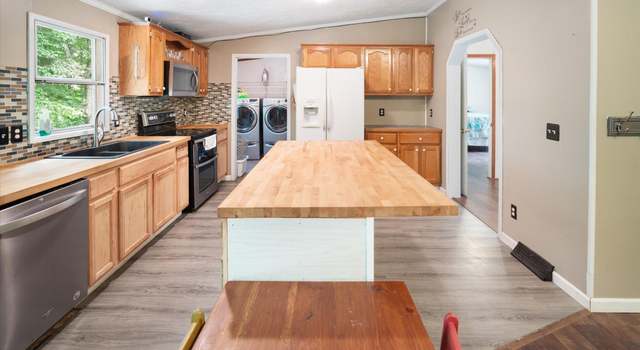 Photo of 10 Mark Dr, Hendersonville, NC 28739