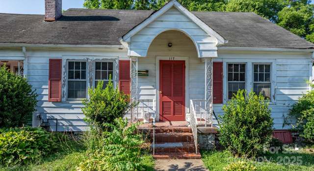 Photo of 117 3rd Ave SW, Hickory, NC 28602