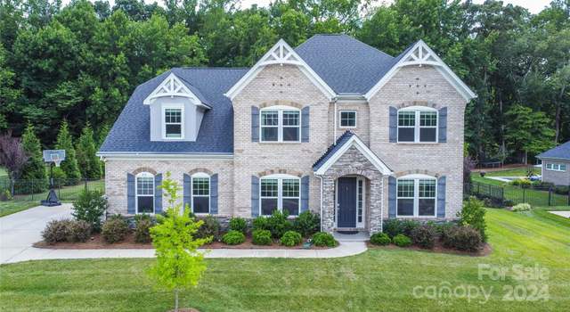 Photo of 212 Hollyhock Dr, Matthews, NC 28104