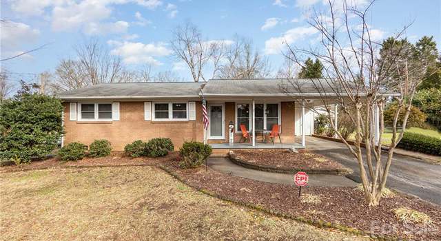 Photo of 135 Longfield Dr, Mooresville, NC 28115