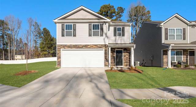 Photo of 48 Lillian Ln, Hendersonville, NC 28792