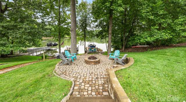 Photo of 10452 Quiet Bay Ct, Charlotte, NC 28278