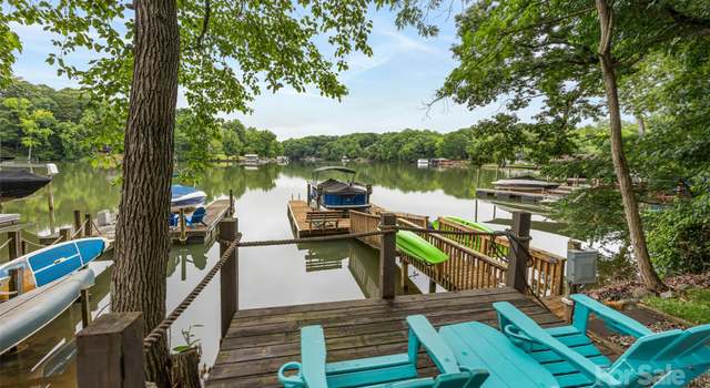 Photo of 10452 Quiet Bay Ct, Charlotte, NC 28278