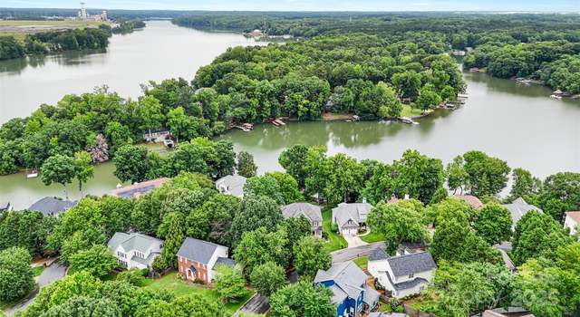 Photo of 10452 Quiet Bay Ct, Charlotte, NC 28278