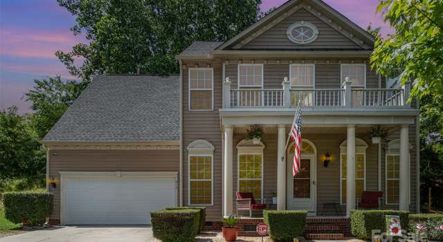 Photo of 812 Thornapple Ct, Lake Wylie, SC 29710