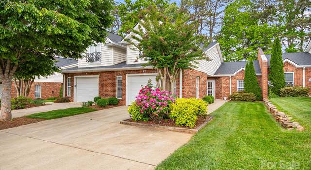Photo of 57 Lake Pointe Cir, Hendersonville, NC 28792