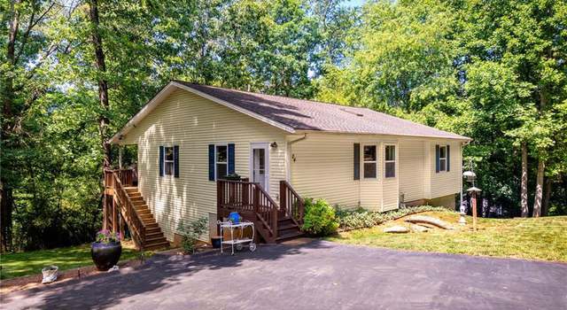 Photo of 24 Carrier Pl, Asheville, NC 28806