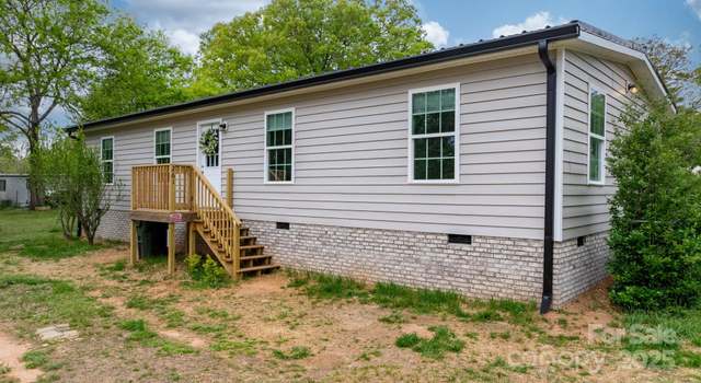 Photo of 261 8th Avenue Dr SE, Hickory, NC 28602