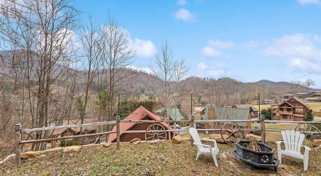 Photo of 16 Hiawatha Dr, Maggie Valley, NC 28751