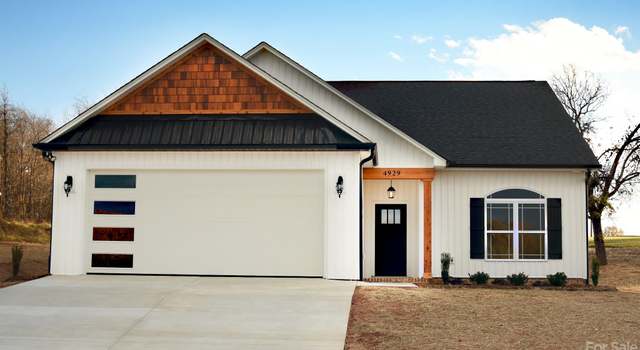 Photo of 4929 Southview Dr, Hickory, NC 28602