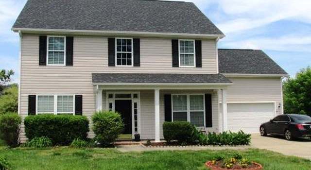Photo of 2023 Bluebonnet Ln, Matthews, NC 28104