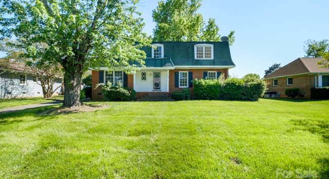 Photo of 1018 Carysbrook Ln, Charlotte, NC 28217