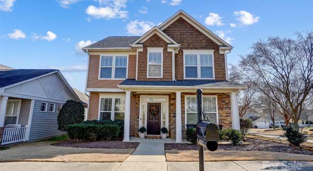 Photo of 8002 Cottsbrooke Dr, Huntersville, NC 28078