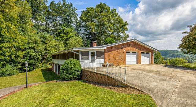 Photo of 148 Kant Hardly Farm Dr, Brevard, NC 28712