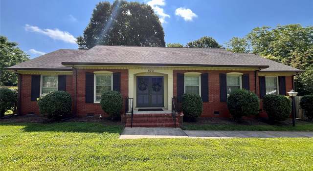 Photo of 6301 Cherrycrest Ln, Charlotte, NC 28217