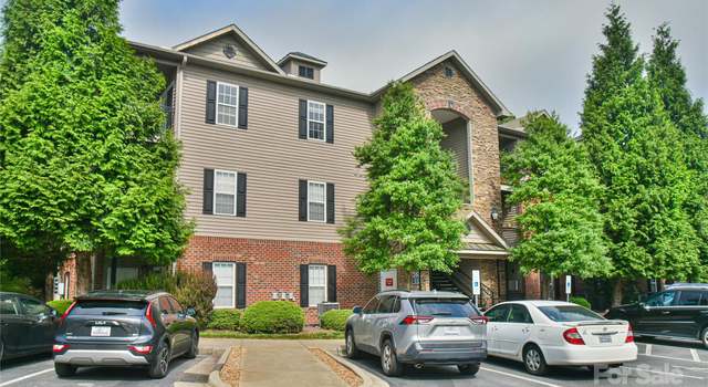 Photo of 214 Appeldoorn Cir, Asheville, NC 28803