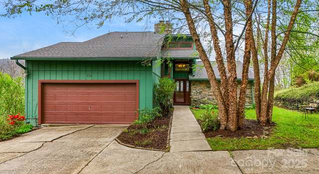 Photo of 736 Banks Mountain Dr, Hendersonville, NC 28792