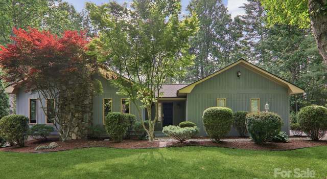 Photo of 210 Navaho Dr, Hendersonville, NC 28739