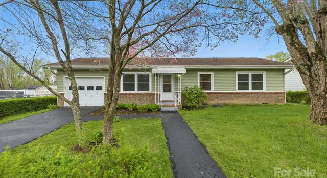 Photo of 718 White Sparrow Dr, Hendersonville, NC 28792