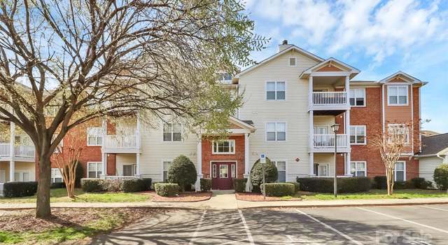 Photo of 10663 Hill Point Ct, Charlotte, NC 28262