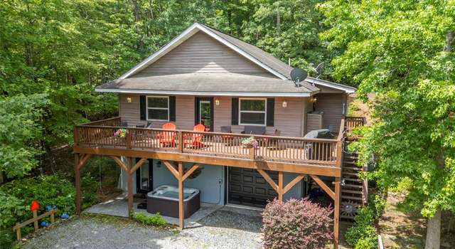 Property at 264 Oriole Dr, Lake Lure, NC 28746, 3 beds, 2.5 baths