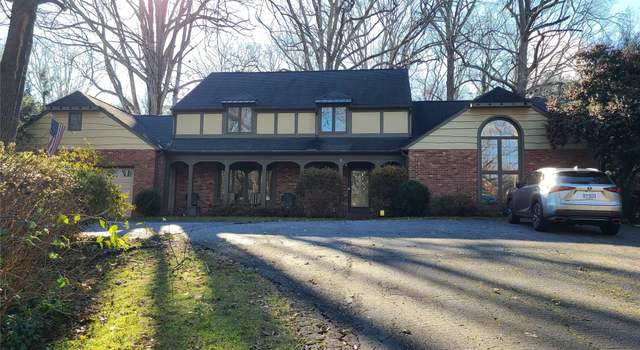 Photo of 625 3rd St NE, Hickory, NC 28601