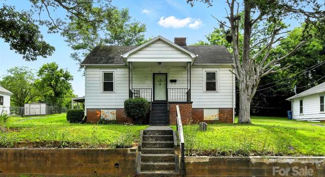 Photo of 450 1st St SE, Hickory, NC 28602