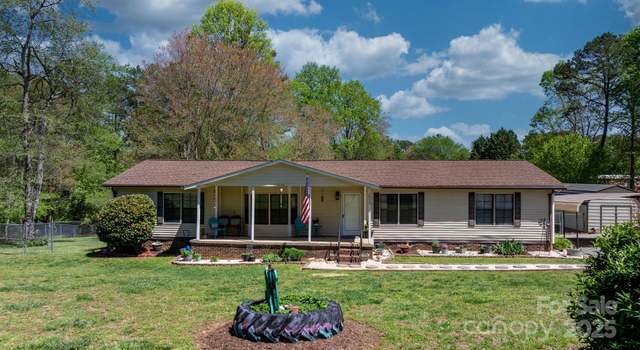 Photo of 2003 Cape Hickory Cutoff Rd, Hickory, NC 28601
