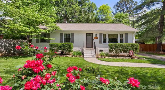 Photo of 301 Deer Creek Dr, Matthews, NC 28105