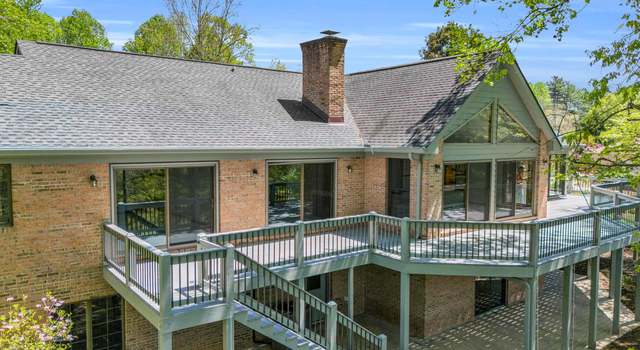 Photo of 1470 Mountain Meadow Dr, Hendersonville, NC 28739