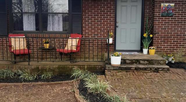 Photo of 401 Clover Ln, Newton, NC 28658