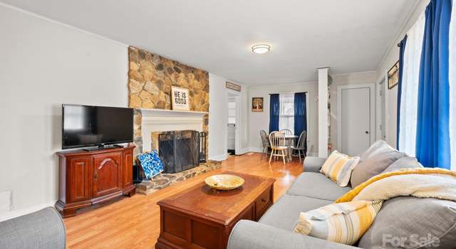 Photo of 401 Clover Ln, Newton, NC 28658
