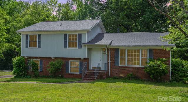 Photo of 7106 Marlbrook Dr, Charlotte, NC 28212