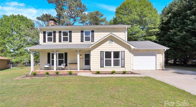 Photo of 1308 Spring Lake Dr, Gastonia, NC 28054