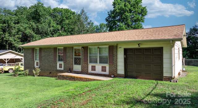 Photo of 202 Edgewood Cir, Morganton, NC 28655