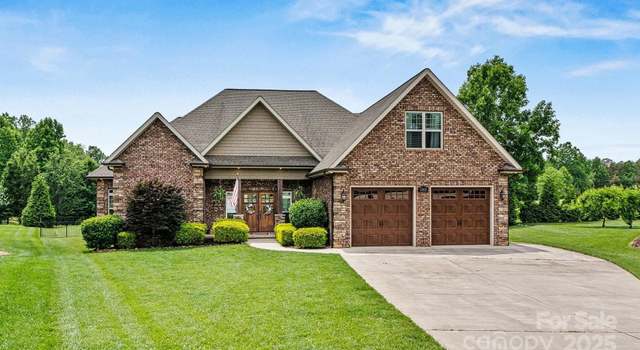 Photo of 5163 Meadow Park Ln, Hickory, NC 28602