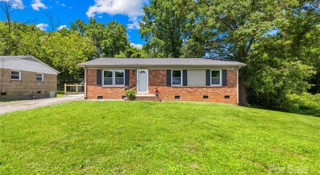 Photo of 911 Briarwood Dr, Dallas, NC 28034