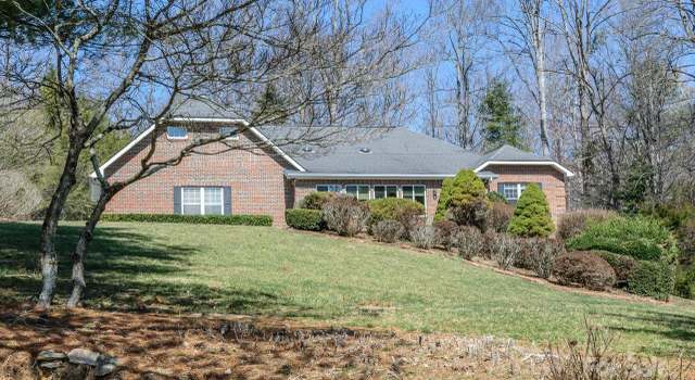 Photo of 108 Sky View Ln, Hendersonville, NC 28739