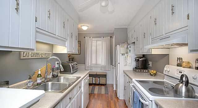 Photo of 7937 Charter Oak Ln Unit -, Charlotte, NC 28226