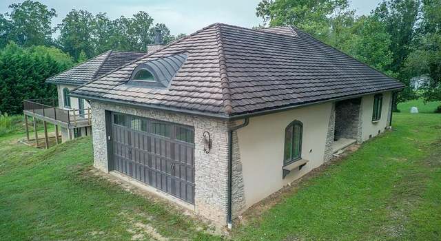 Photo of 110 E Glenwood Ln, Hendersonville, NC 28792