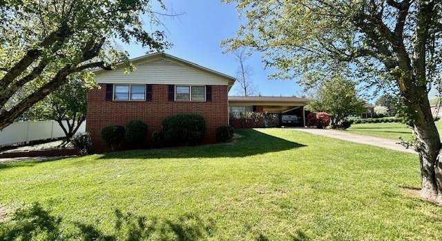 Photo of 1026 Garden St SE, Lenoir, NC 28645