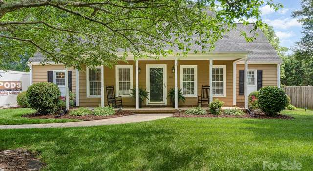 Photo of 1012 Lightwood Dr, Matthews, NC 28105
