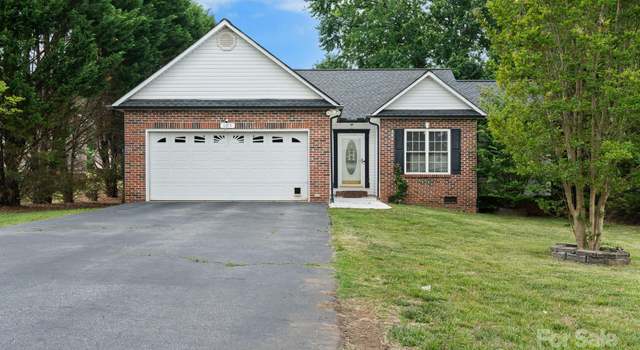 Photo of 103 Pine Meadows Cir, Hickory, NC 28601