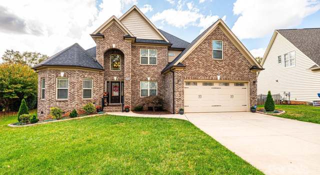 Photo of 1845 Waterbury Ct, Hickory, NC 28602