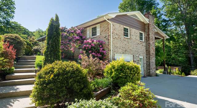 Photo of 12 Deerwood Dr, Asheville, NC 28805
