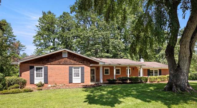 Photo of 6 Ravenswood Rd, Flat Rock, NC 28731