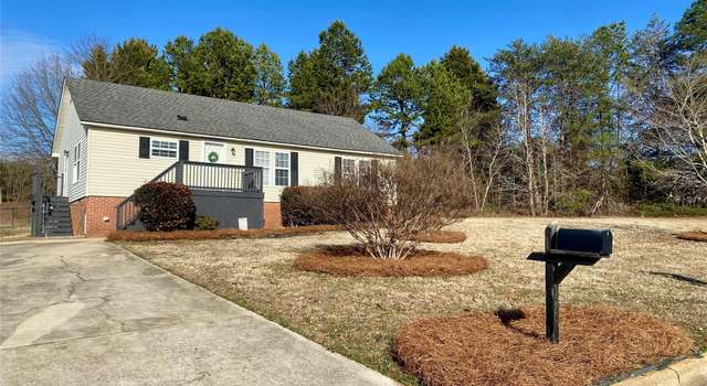 Photo of 1520 Yellowstone Ct, Gastonia, NC 28054