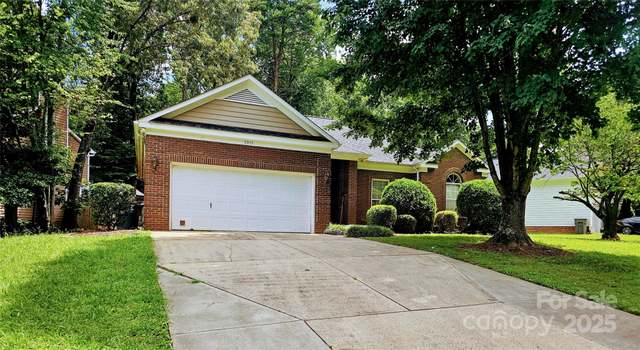 Photo of 5915 Carriage Oaks Dr, Charlotte, NC 28262